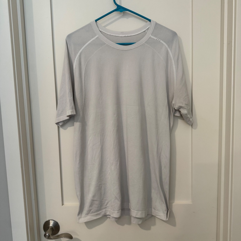 Lululemon Metal Vent Tech Short Sleeve Shirt Mens Light Gray Training Tee